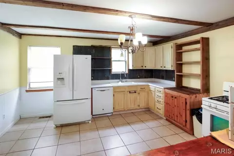 Kitchen - 7858 Elmont Rd, Sullivan, MO 63080 photo 2 of 5