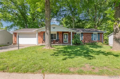 5 Beatrice Ct, East Alton, IL 62024