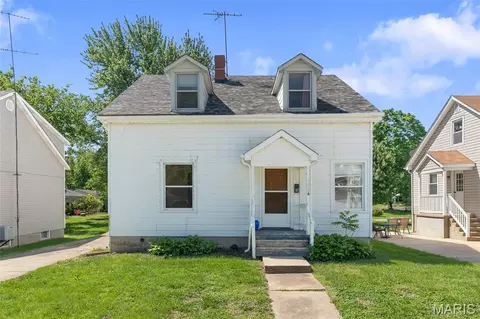 306 W 8th St, Washington, MO 63090