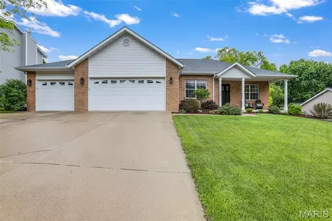 106 Oak Ridge Estates Dr, Glen Carbon, IL 62034