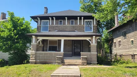 1215 Oakley Pl, Saint Louis, MO 63112