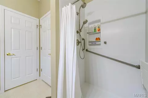 Bath - 563 Boulder River Dr, O'fallon, MO 63368 photo 3 of 5