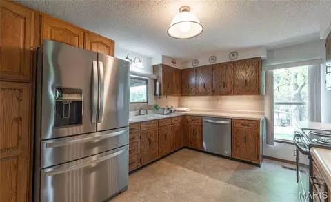 Kitchen - 474 Highway Zz, Jadwin, MO 65501 photo 2 of 2