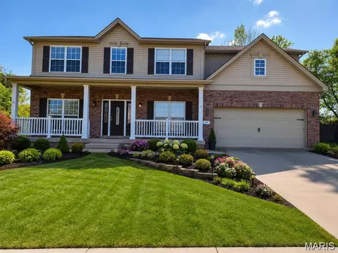 59 Charbonier Bluffs Dr, Florissant, MO 63031