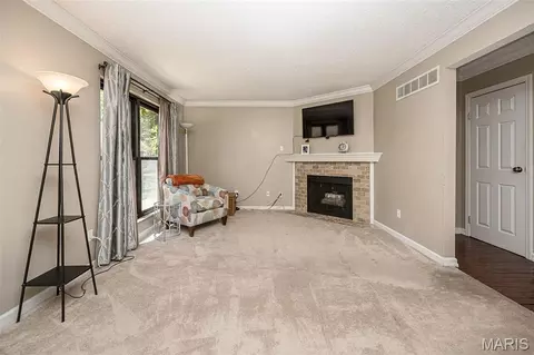 Living - 2370 Hidden Meadow Ln, Ballwin, MO 63021 photo 2 of 4