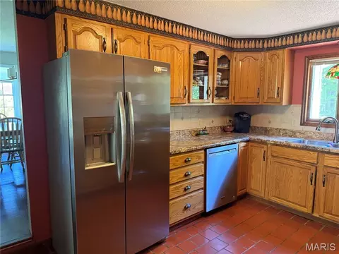 Kitchen - 6 Riverpoint Rd, Hannibal, MO 63401 photo 3 of 3