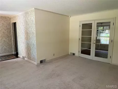 Living - 6 Riverpoint Rd, Hannibal, MO 63401 photo 3 of 7