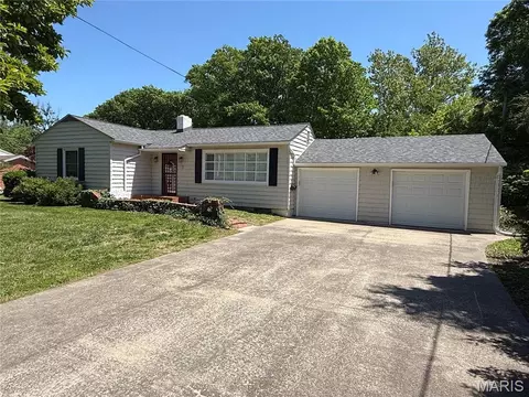 6 Riverpoint Rd, Hannibal, MO 63401