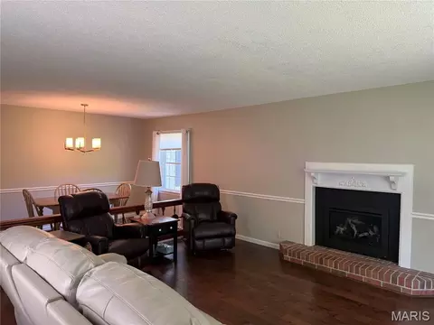 Living - 6 Riverpoint Rd, Hannibal, MO 63401 photo 5 of 7