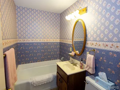 Bath - 6 Riverpoint Rd, Hannibal, MO 63401 photo 1 of 2