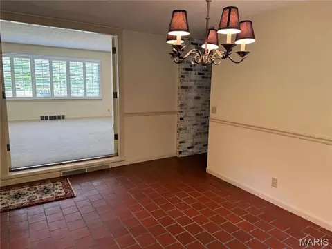 Dining - 6 Riverpoint Rd, Hannibal, MO 63401 photo 2 of 4