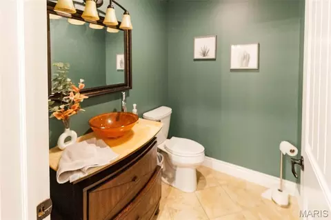 Bath - 2 Thornaby Rd, Hannibal, MO 63401 photo 4 of 5