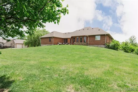 Exterior - 2 Thornaby Rd, Hannibal, MO 63401 photo 4 of 6