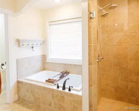 Bath - 2 Thornaby Rd, Hannibal, MO 63401 photo 2 of 5