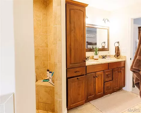 Bath - 2 Thornaby Rd, Hannibal, MO 63401 photo 1 of 5