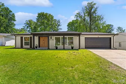 372 Roanoke Dr, Belleville, IL 62221