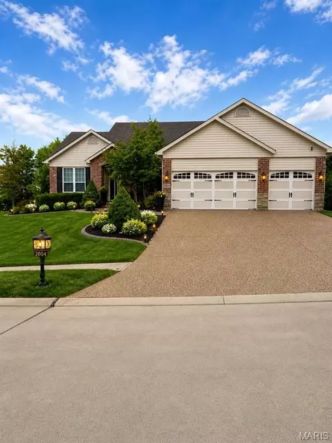 2004 Homefield Ridge Dr, O'fallon, MO 63366