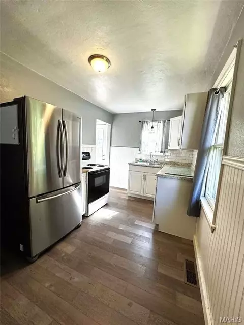 Kitchen - 814 Walnut St, Hannibal, MO 63401 photo 1 of 1