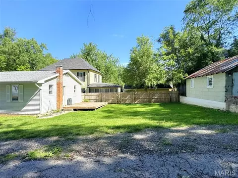 Exterior - 814 Walnut St, Hannibal, MO 63401 photo 1 of 2
