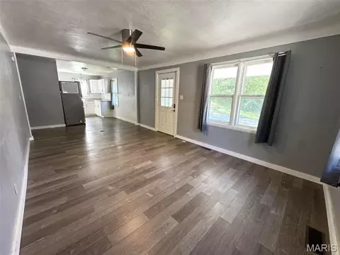 Living - 814 Walnut St, Hannibal, MO 63401 photo 1 of 1