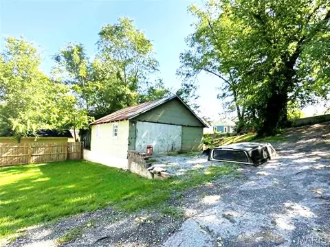 Exterior - 814 Walnut St, Hannibal, MO 63401 photo 2 of 2