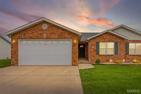 78 Parkside Dr, Bethalto, IL 62010