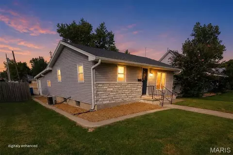 219 W Davidson Ave, Chaffee, MO 63740