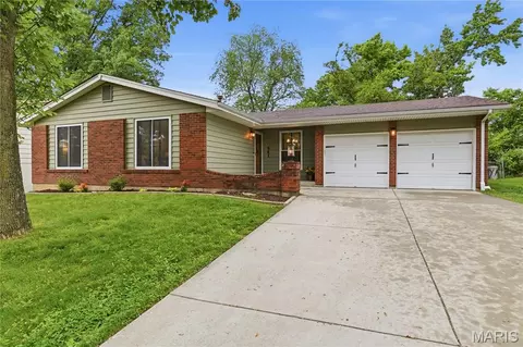 541 Braebridge Rd, Manchester, MO 63021