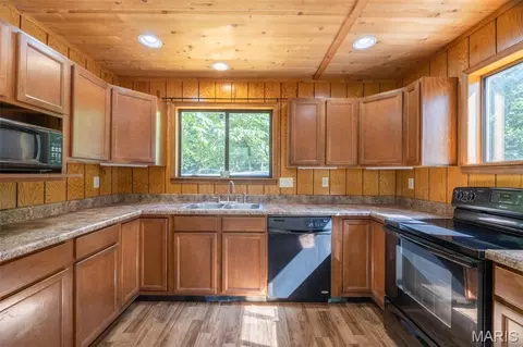 Kitchen - 2352 Trautwein Dr, Innsbrook, MO 63390 photo 2 of 2