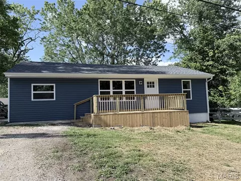 575 Walnut St, Bourbon, MO 65441