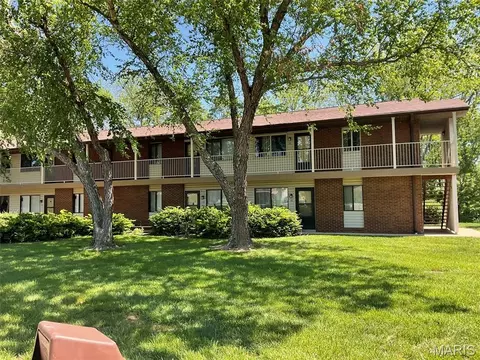 220 Suppiger Way #211, Highland, IL 62249