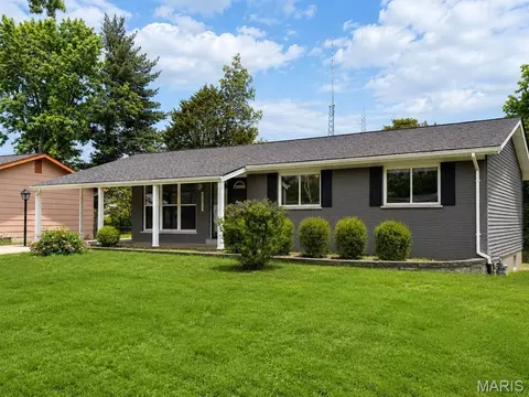 9515 Huron Dr, Saint Louis, MO 63132