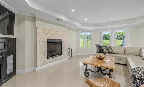 Living - 12369 County Road 4000, Rolla, MO 65401 photo 5 of 5