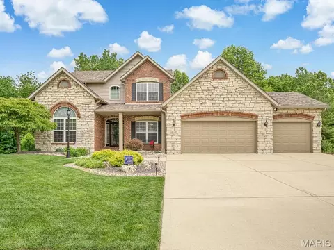 13 Timber Bluff Ct, Glen Carbon, IL 62034