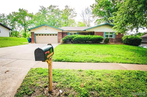 12783 Stoneridge Dr, Black Jack, MO 63033