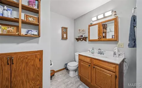 Bath - 21482 Teardrop Rd, Devils Elbow, MO 65457 photo 5 of 6