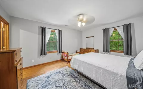 Bedroom - 21482 Teardrop Rd, Devils Elbow, MO 65457 photo 5 of 8