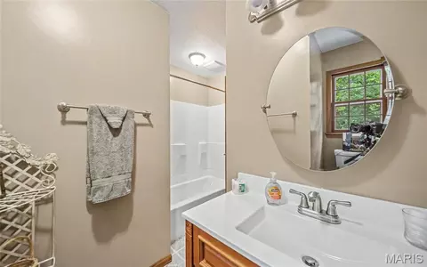 Bath - 21482 Teardrop Rd, Devils Elbow, MO 65457 photo 2 of 6