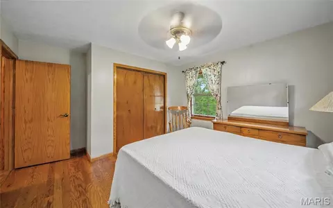 Bedroom - 21482 Teardrop Rd, Devils Elbow, MO 65457 photo 4 of 8