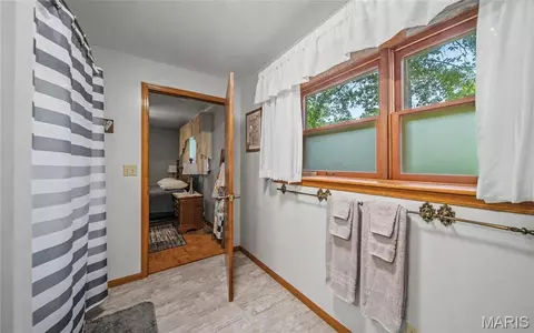 Bath - 21482 Teardrop Rd, Devils Elbow, MO 65457 photo 6 of 6