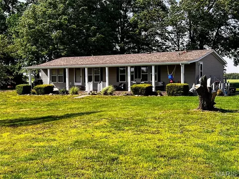 1383 Old Salem Rd, Kell, IL 62853