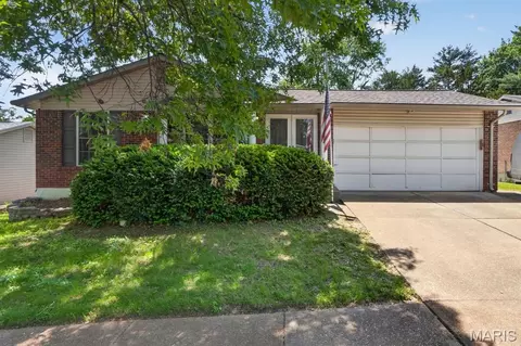 2718 Chalet Hill Dr, Saint Louis, MO 63129