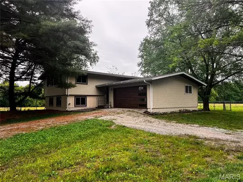 375 Lakeview Dr, Shattuc, IL 62231