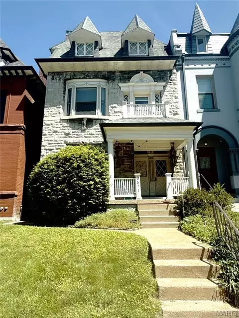 3671 Russell Blvd, Saint Louis, MO 63110