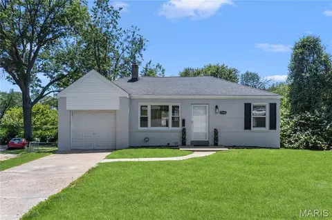 2000 Ranchdale Dr, Saint Louis, MO 63136
