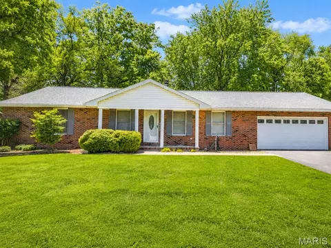 12 Michael Ct, Bethalto, IL 62010