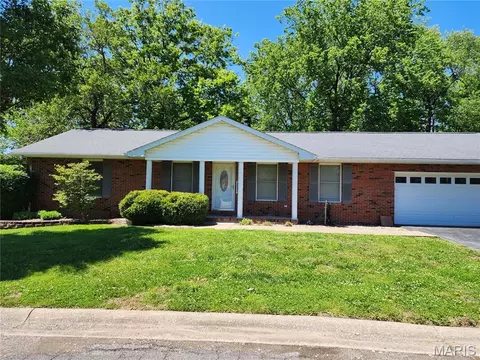 12 Michael Ct, Bethalto, IL 62010