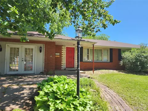 2832 Grand Ave, Granite City, IL 62040