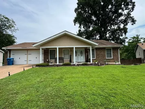 12632 Treeyard Ln, Saint Louis, MO 63138