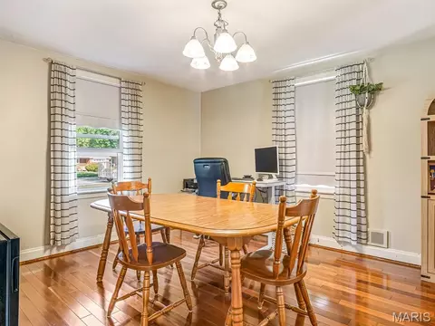 Dining - 700 Waterloo Dr, Waterloo, IL 62298 photo 1 of 3